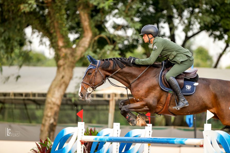 Jovem talento 3º Sgto Paulo Miranda com Kentucky M prova a 1.50m no SHP Open 2023