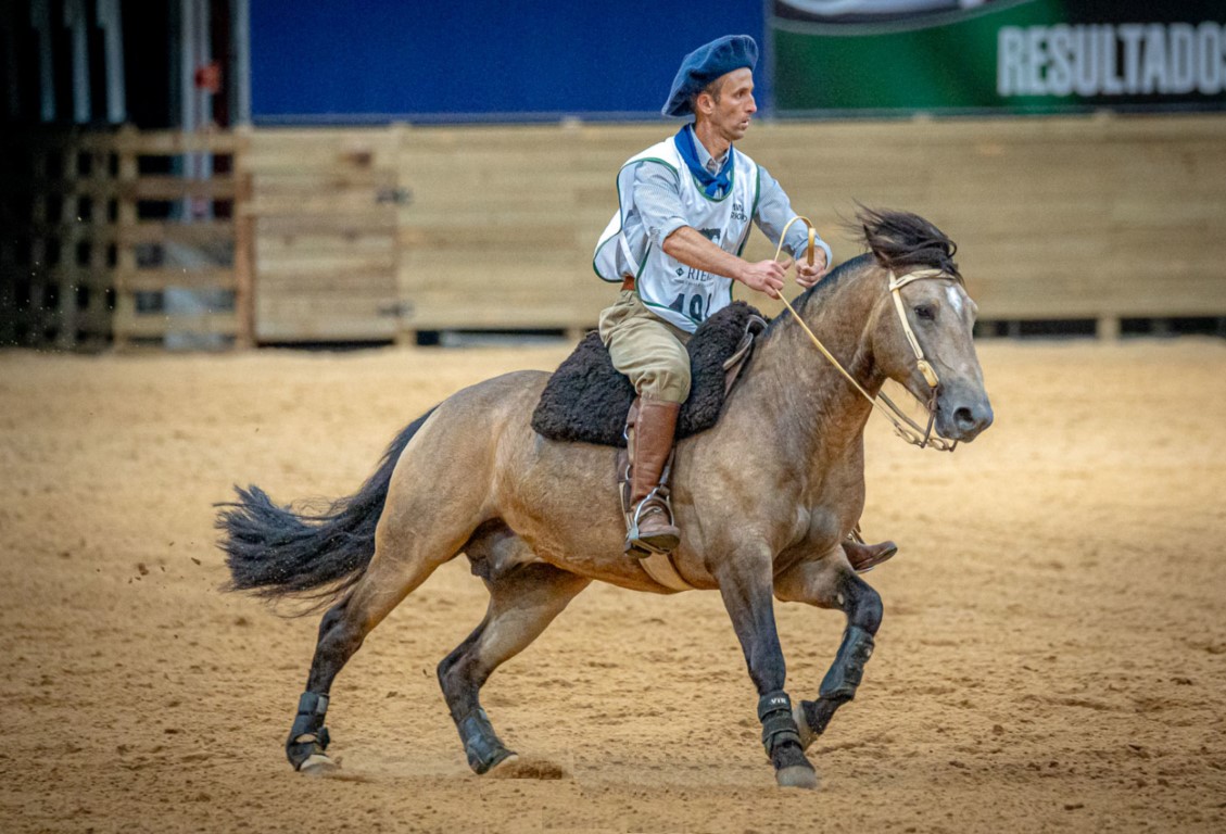 Movimiento a La Rienda consagra primeiros campeões da Semana do Cavalo