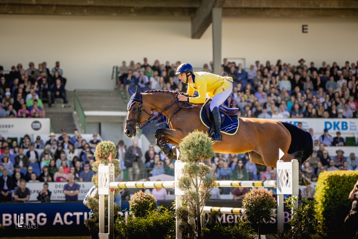 Yuri Mansur com Miss Blue-Saint Blue Farm é o campeão do GP5* de Hamburgo, na Alemanha