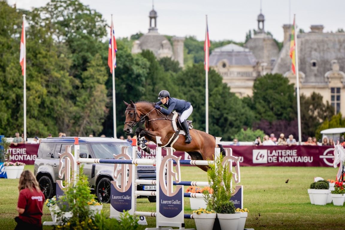 Luciana Lossio e sua Lady Louise triunfam no GP4*, a 1.55m, em Chantilly, na França