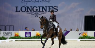 Becky Moody e Jagerbomb, da Grã-Bretanha, Vencem no Grand Prix