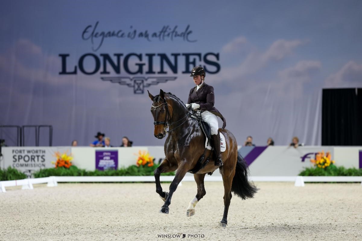 Becky Moody e Jagerbomb, da Grã-Bretanha, Vencem no Grand Prix