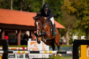 Jose-Reynoso-e-Tanagra-JMen-III-em-acao-no-Internacional-em-Curitiba-300x200 José Reynoso com Tanagra JMen III vence preparatória do GP no Internacional de Curitiba