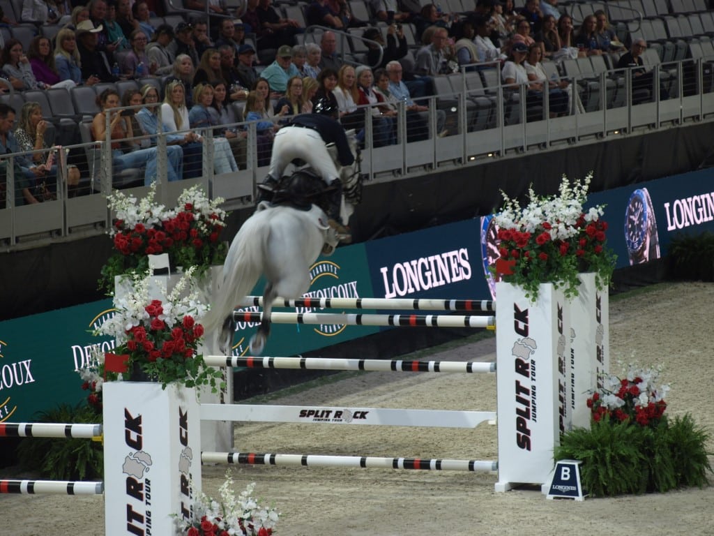 MV012516-Medio Dallas estreia com adrenalina, espetáculo e alto nível com Brasil - Yuri Mansur