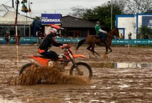 Cavalo Contra Moto - Crédito Nestor Tipa Júnior AgroEffective Divulgação 