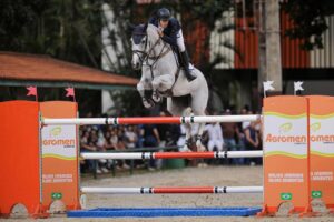 José Luiz com Barbarela JMen no hall dos campeões do GP Agromen
(Danilo Schraines)