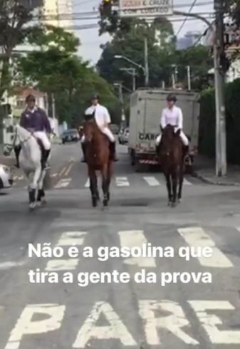 José Reynoso indo para prova em dia de crise do combustível, foto do Instagram