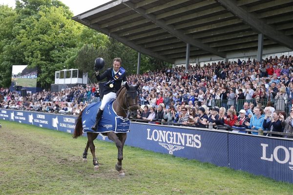 Lap of honour for the winner of the LGCT Grand Prix of Hamburg Harrie Smolders (NED) on Don VHP Z ph.Stefano Grasso/LGCT