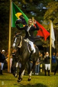 Fabio Sarti com Mel JC no hall dos campeões do GP da Copa São Paulo, foto Luis Ruas