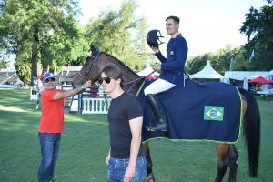 Luiz Felipe Pimenta Alves com GB Celine comemora o 3º posto (Electro Time)