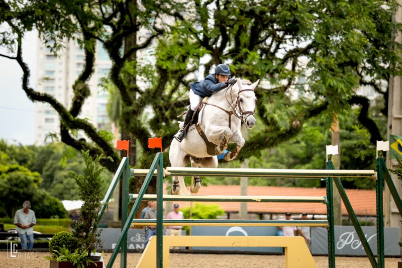 O vice líder do ranking Stephan Barcha com Unforgetable Chevaux (Luis Ruas)