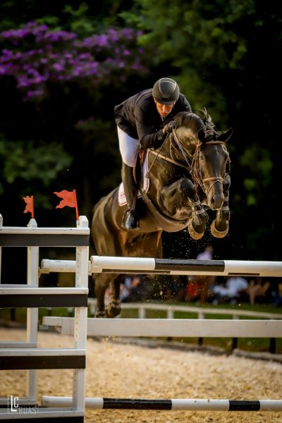 O campeão Fernando Schilis e Landritter do Feroleto em salto espetacular (Luis Ruas)