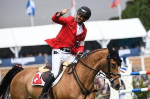 Steve Guerdat com Albfuehrense Bianca, integrante da equipe campeã (FEI - Martin Dokoupil)