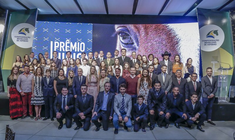 Flash de confraternização dos campeões do ranking e homenageados (Marcelo Pereira)