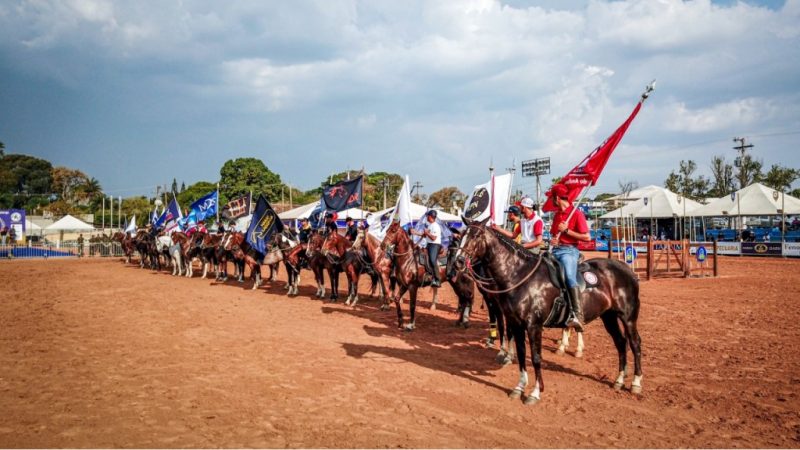 O desfile das bandeiras abriu oficialmente o evento, foto Márcio Mitsuishi