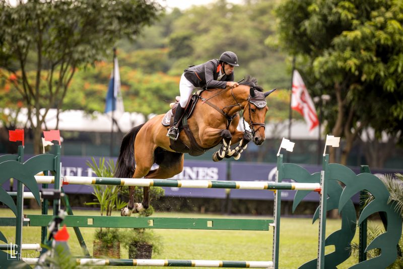 Thiago Rhavy de Sá e Silva com Salamandra Baloubina 2º lugar a 1.45m (Luis Ruas)